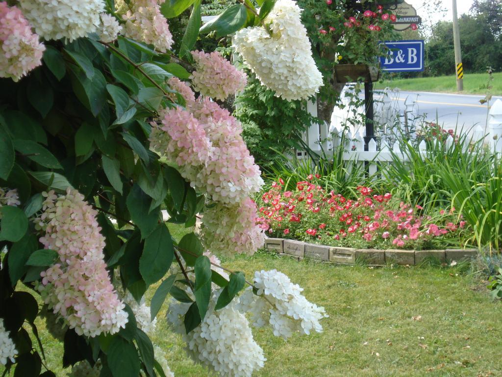 Clayburn Village Bed And Breakfast Abbotsford Exterior photo