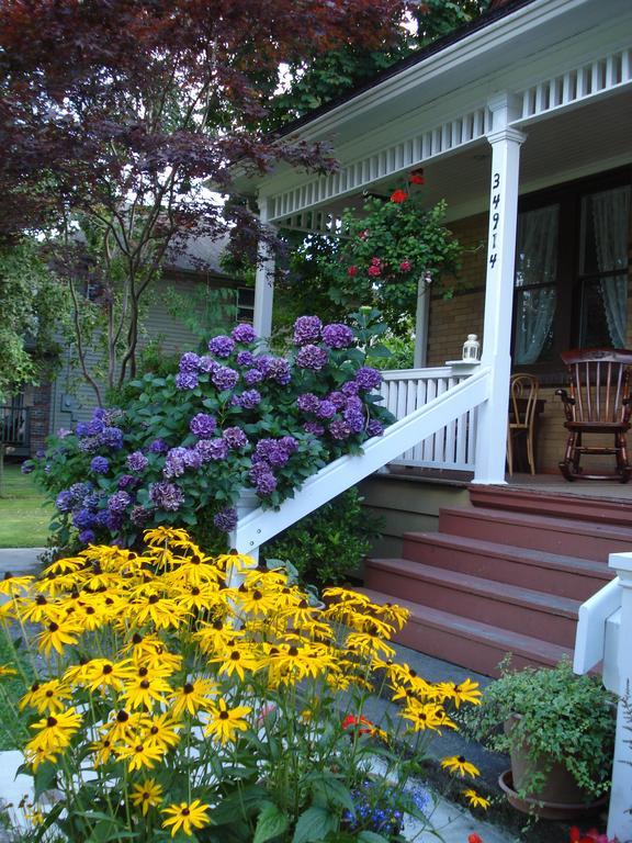 Clayburn Village Bed And Breakfast Abbotsford Exterior photo