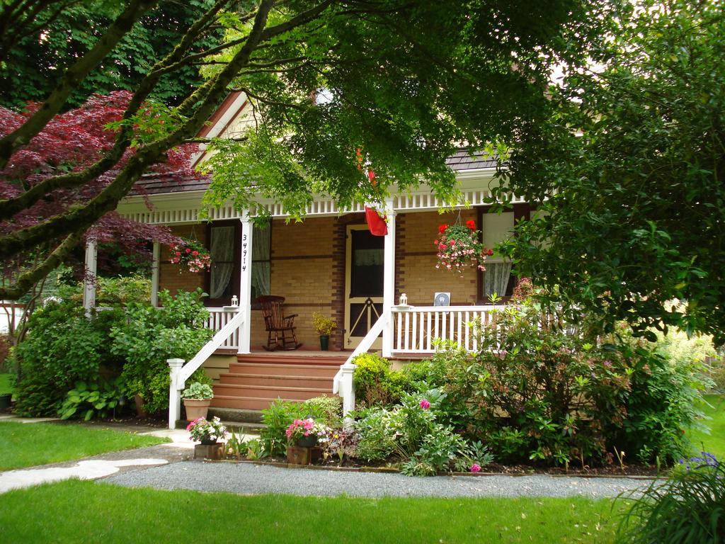 Clayburn Village Bed And Breakfast Abbotsford Exterior photo